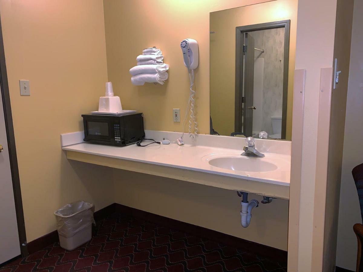 Patriot Inn Spencer 외부 사진